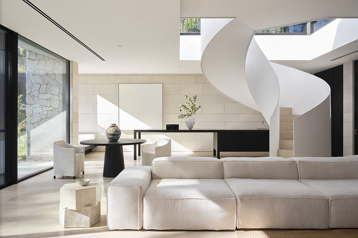 Copper-clad pavilion connects tennis court with Sydney home