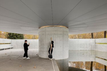 Seeing what you know, or is it knowing what you see?