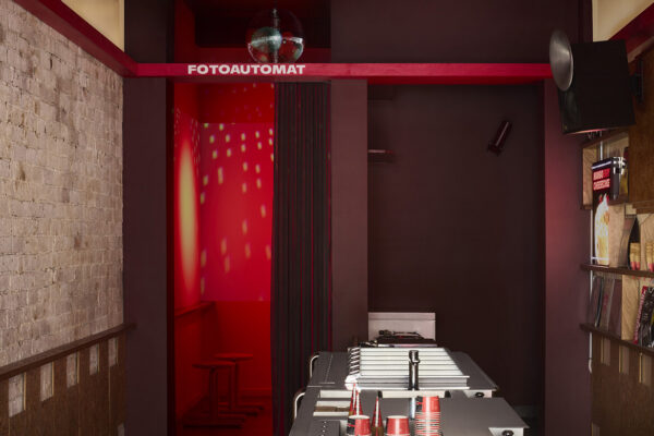 Kōri Windsor remixes the ice cream parlour