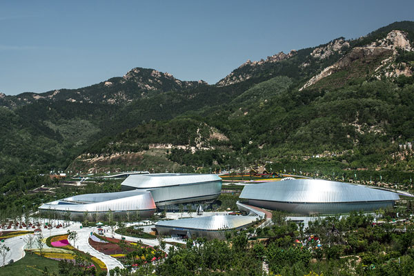 A rose-shaped pavilion blooms in Qingdao