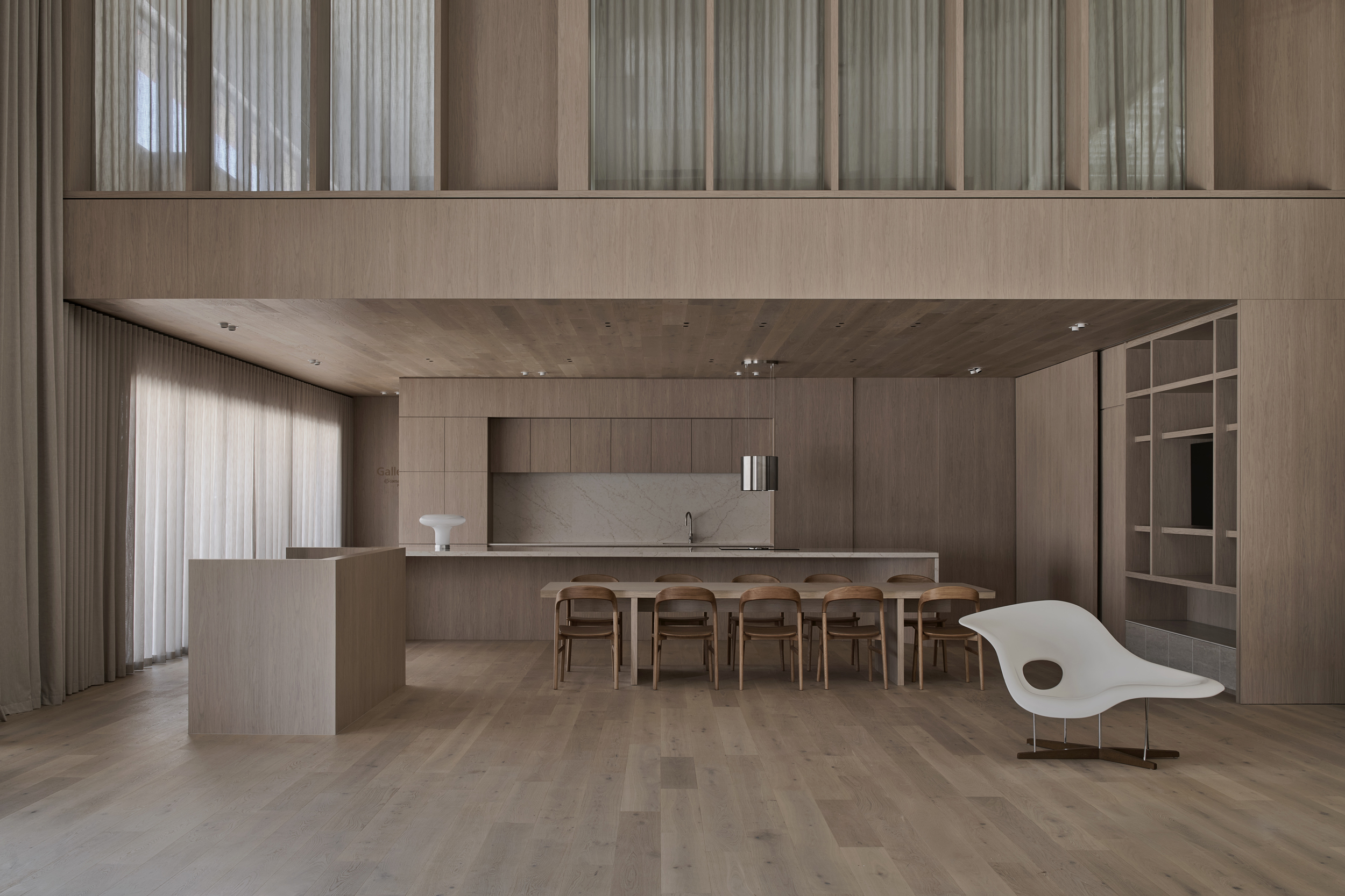 Taking cues from contemplative galleries, this surfaces showroom prioritises sensory experience