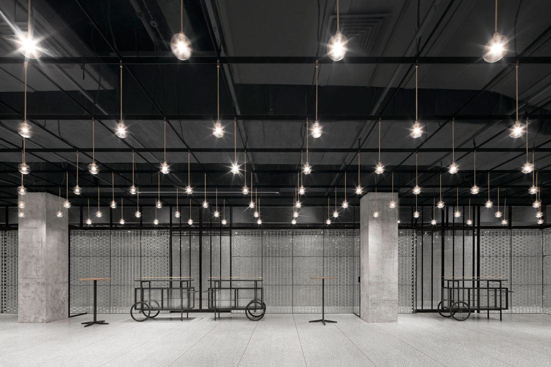 Light Leitmotif: Neri & Hu Lights Up a Multipurpose Function Room